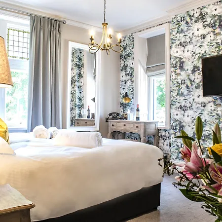 The Fleece Hotell 4*