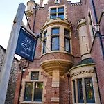 The Fleece Hotel 4*